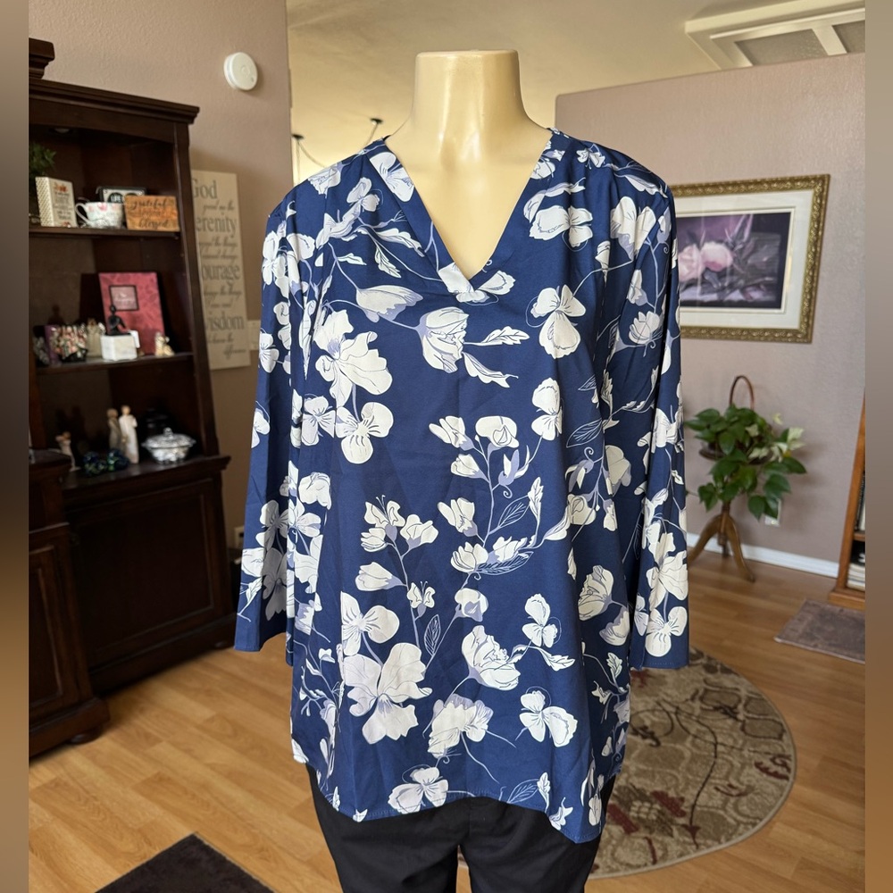 Boutique blue, gray & white 3/4 sleeves Vneck silky blouse-size XL